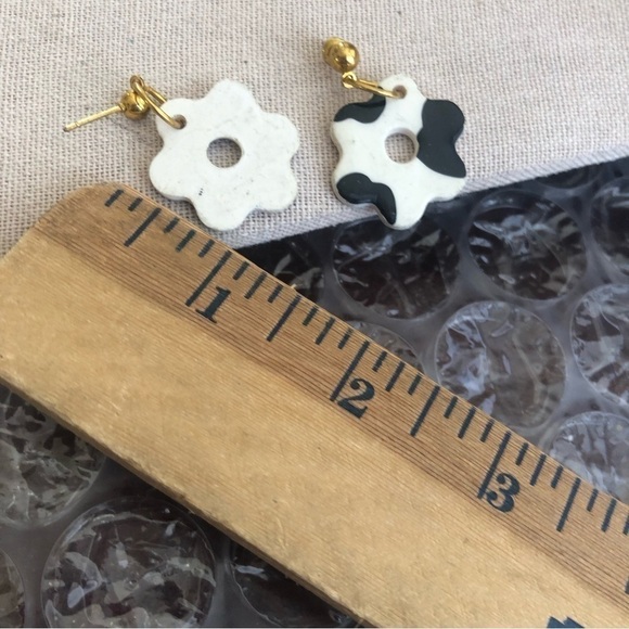 Vintage Cow Print Pierced Earrings - Picture 3 of 3